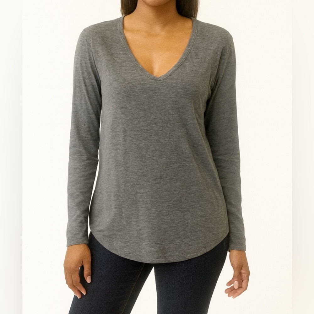 American Eagle Soft & Sexy Gray Long Sleeve V-Neck Tee – Size L